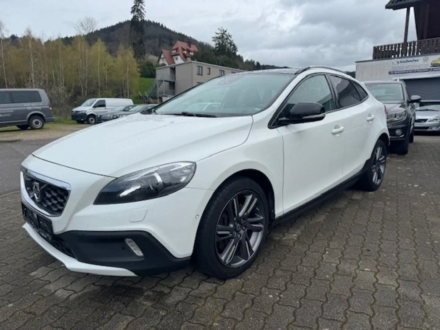 Volvo V40 Cross Country D4 Summum Wit - 1