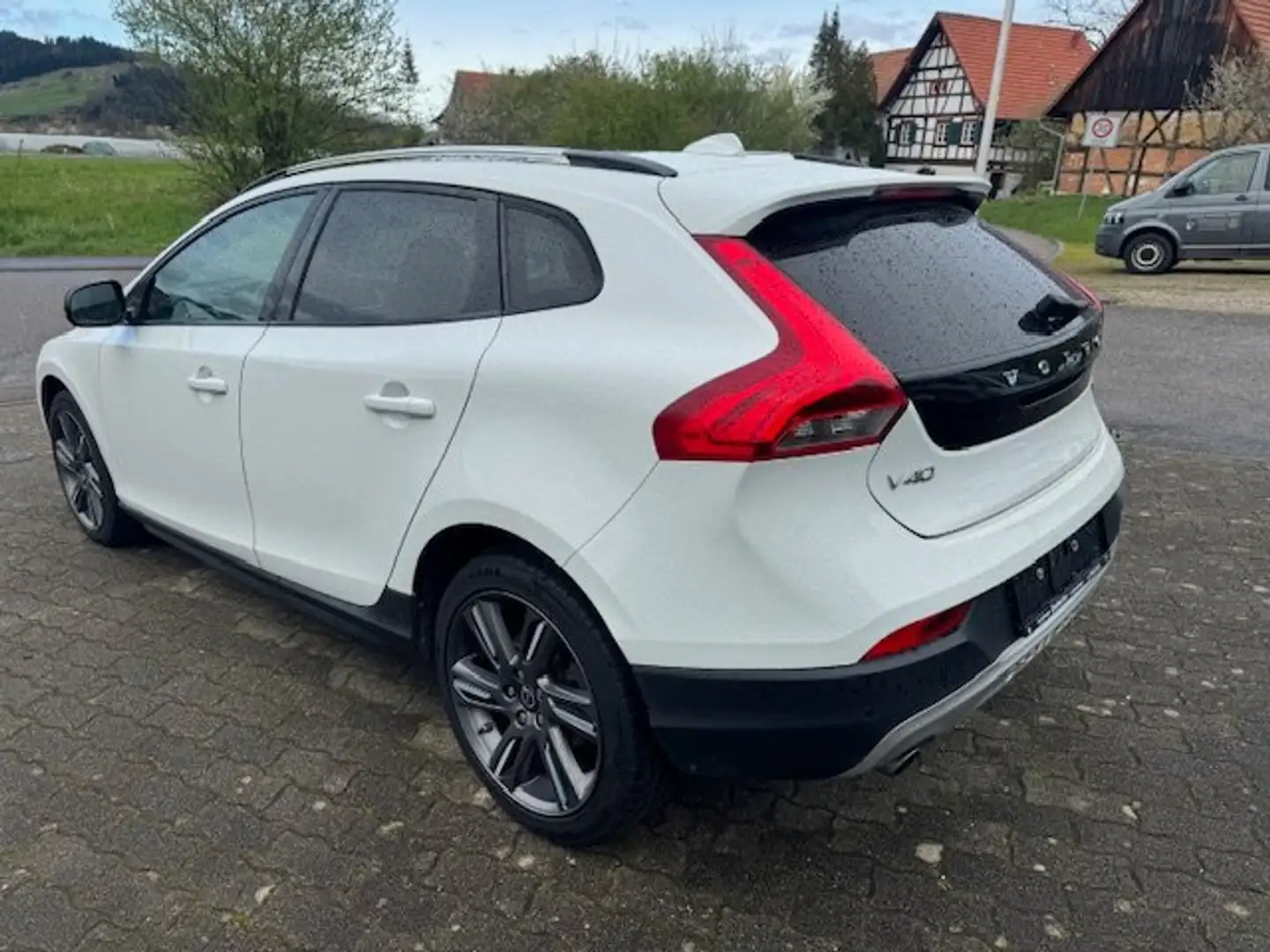 Volvo V40 Cross Country D4 Summum Wit - 2