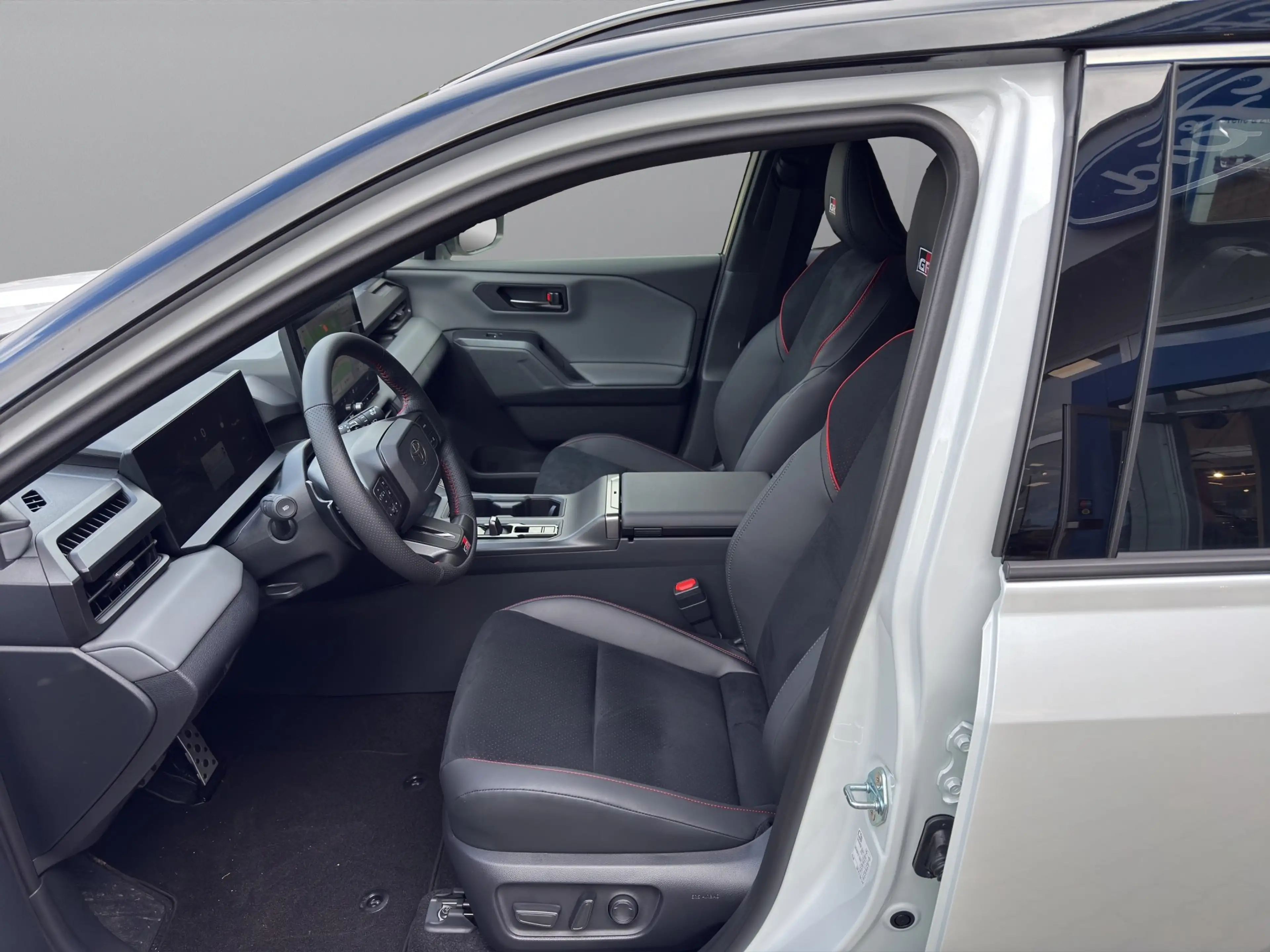 Toyota RAV 4 GR Sport AWD 2.5 Hybrid Automatikgetriebe — photo 12