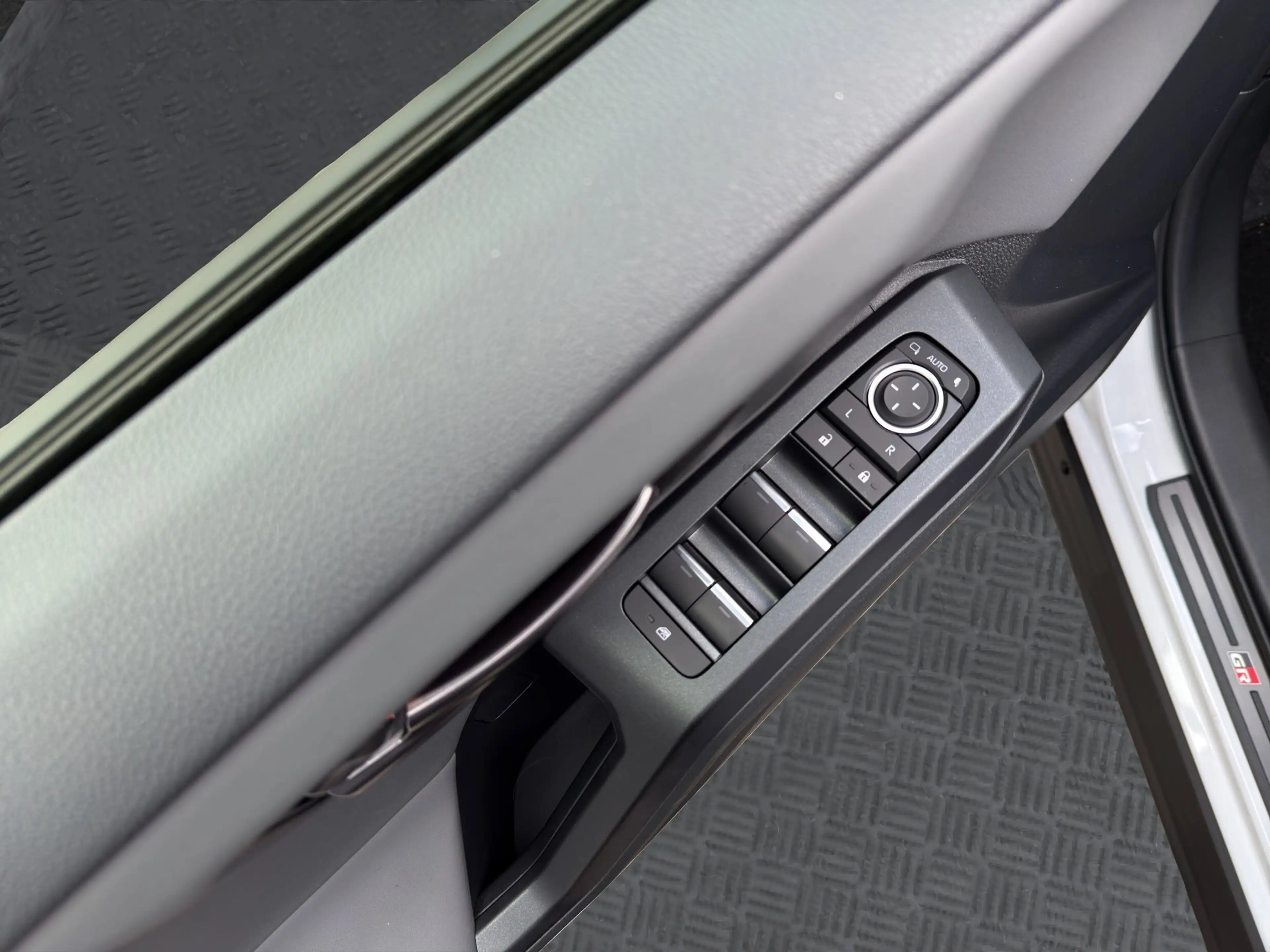 Toyota RAV 4 GR Sport AWD 2.5 Hybrid Automatikgetriebe — photo 11