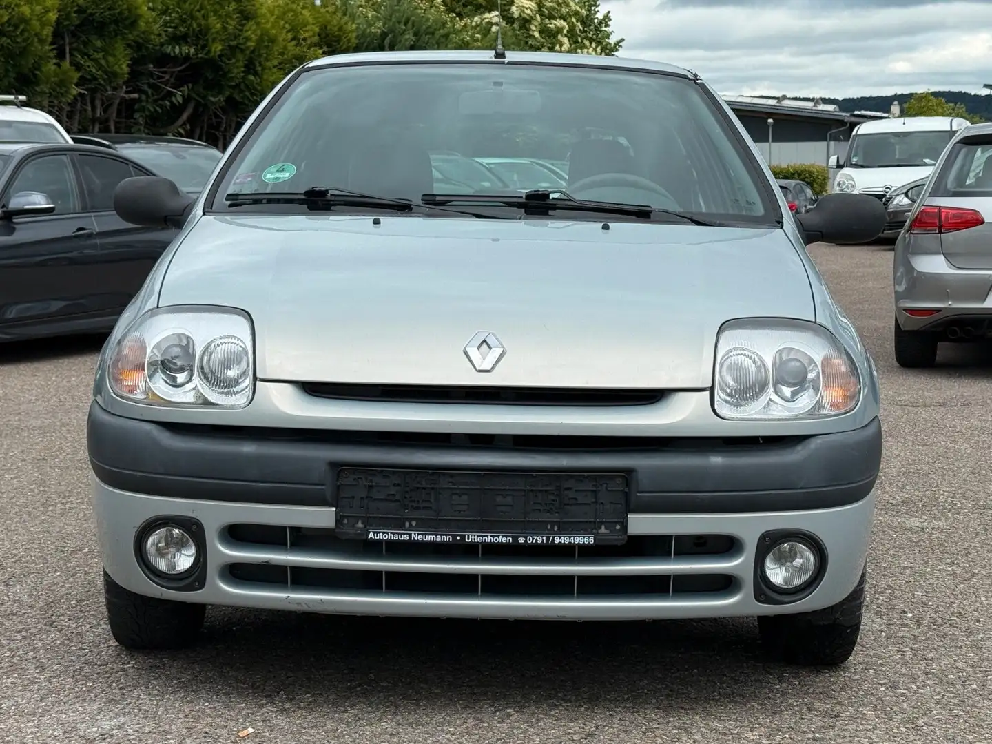 Renault Clio Basis 1.2 Gris - 2