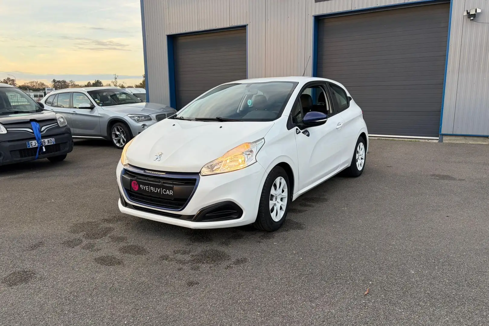 Peugeot 208 1.0i 68ch version Like PHASE 2 distribution ok GARANTIE 12 mois Weiß - 1