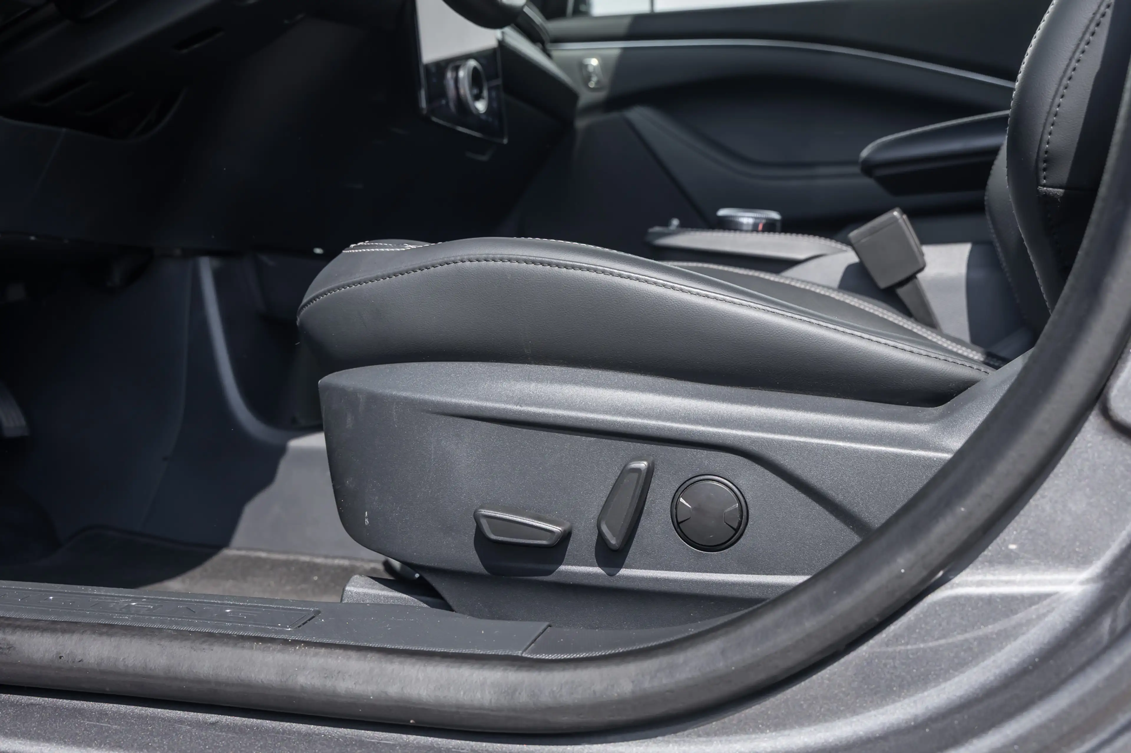 Ford Mustang Mach-E Extended RWD 98 kWh panoramadak | Stoelverwarming — photo 10