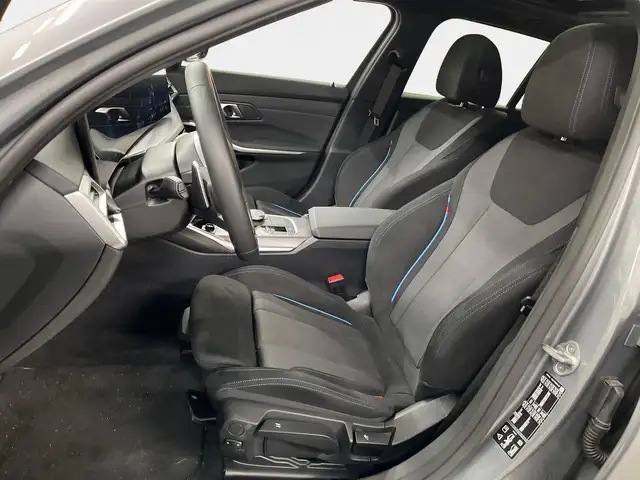 BMW 3 Series view 16