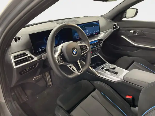 BMW 3 Series view 11