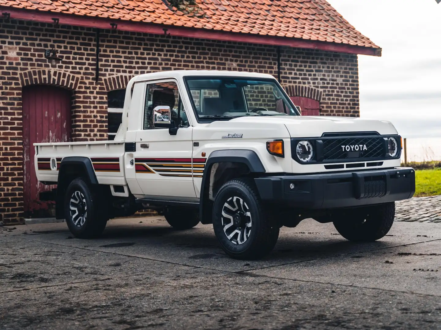 Toyota Land Cruiser GRJ79 70 serie Weiß - 2