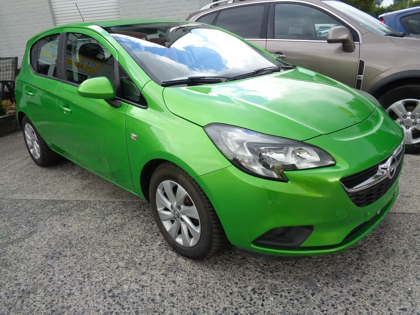 Opel Corsa 1.2i Enjoy Verde - 1
