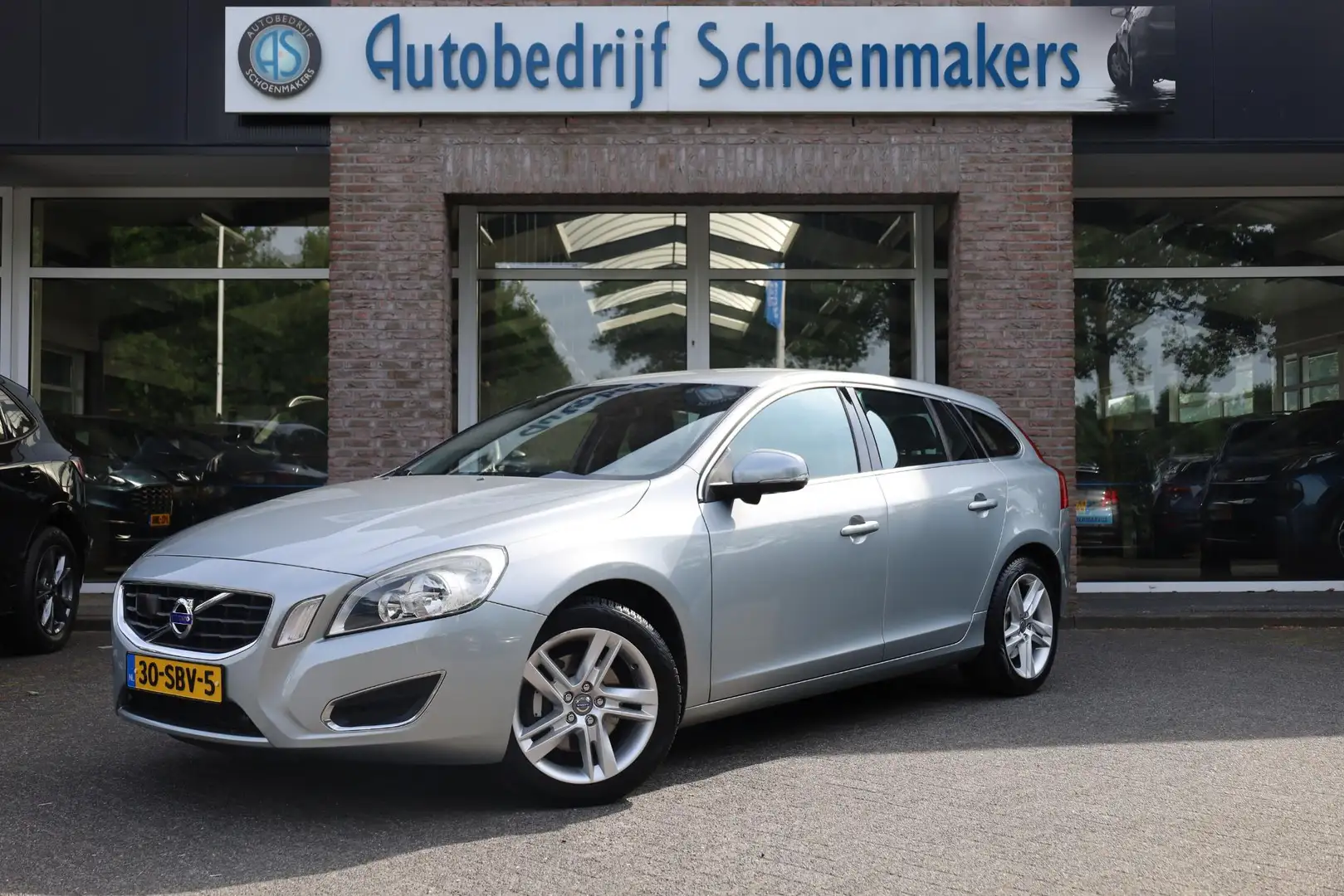 Volvo V60 2.0T Momentum TREKHAAK LEER LANE-ASSIST BLISS CRUI Grigio - 1