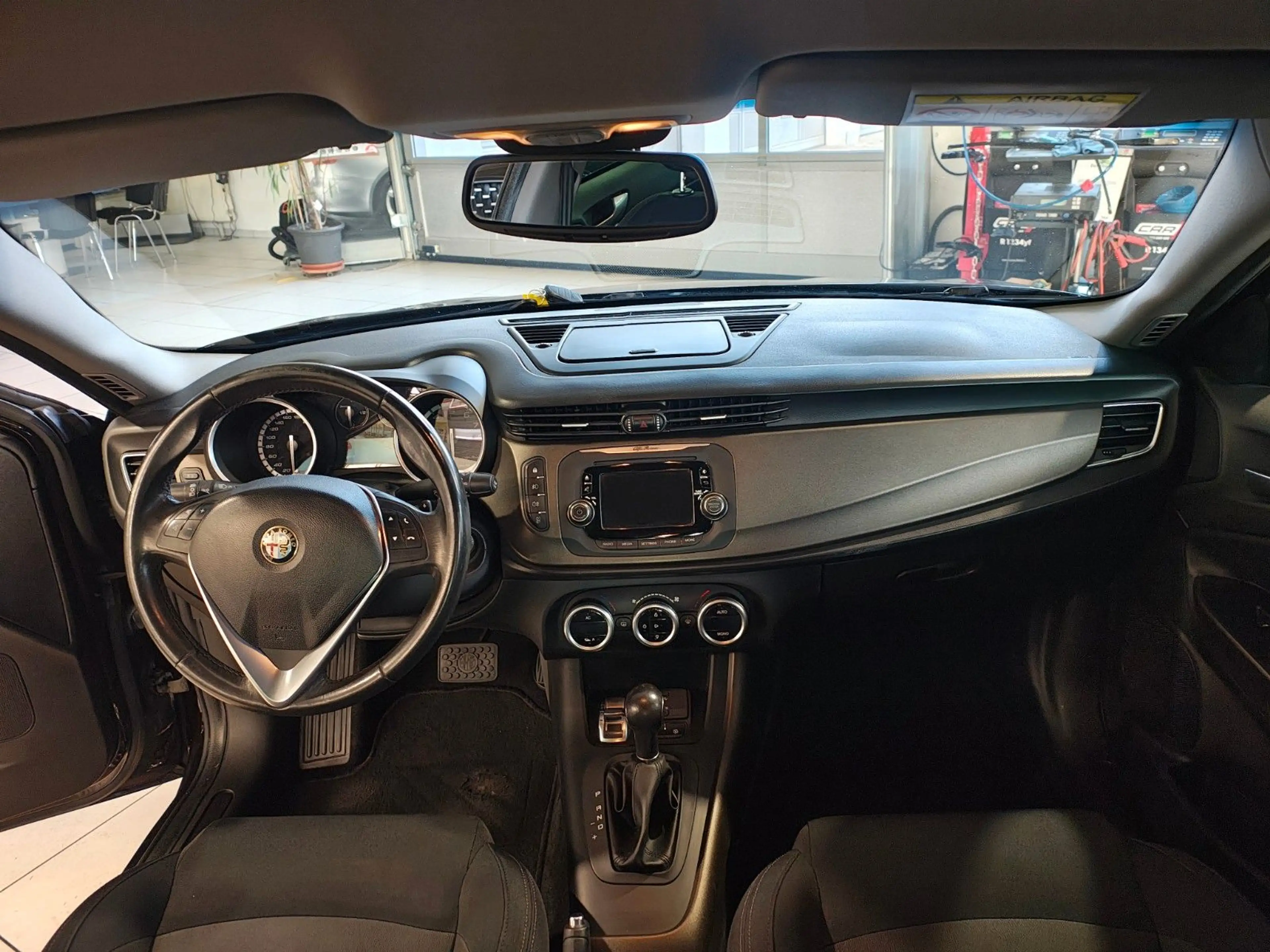 Alfa Romeo Giulietta Turismo — photo 13