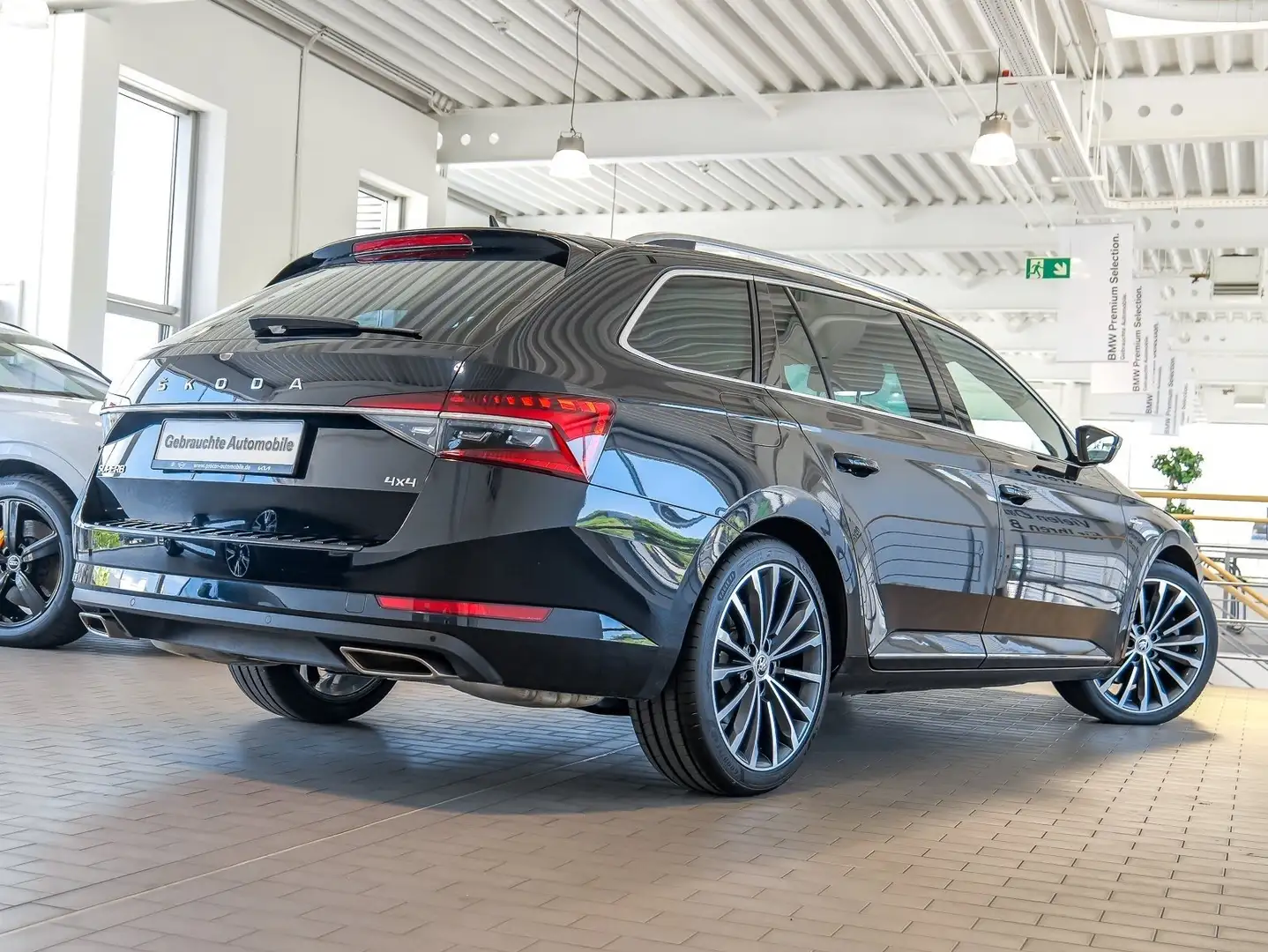 Skoda Superb Combi 2.0TSI 4x4 L&K ACC AHK Standheizung Schwarz - 2