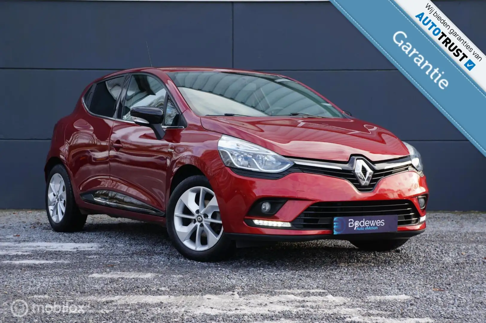 Renault Clio 0.9 TCe 90pk Limited Navi Cruise PDC Bluetooth! Rot - 1