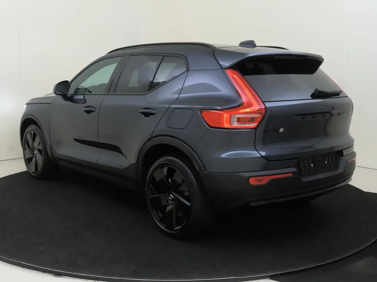 Volvo EX40 2026