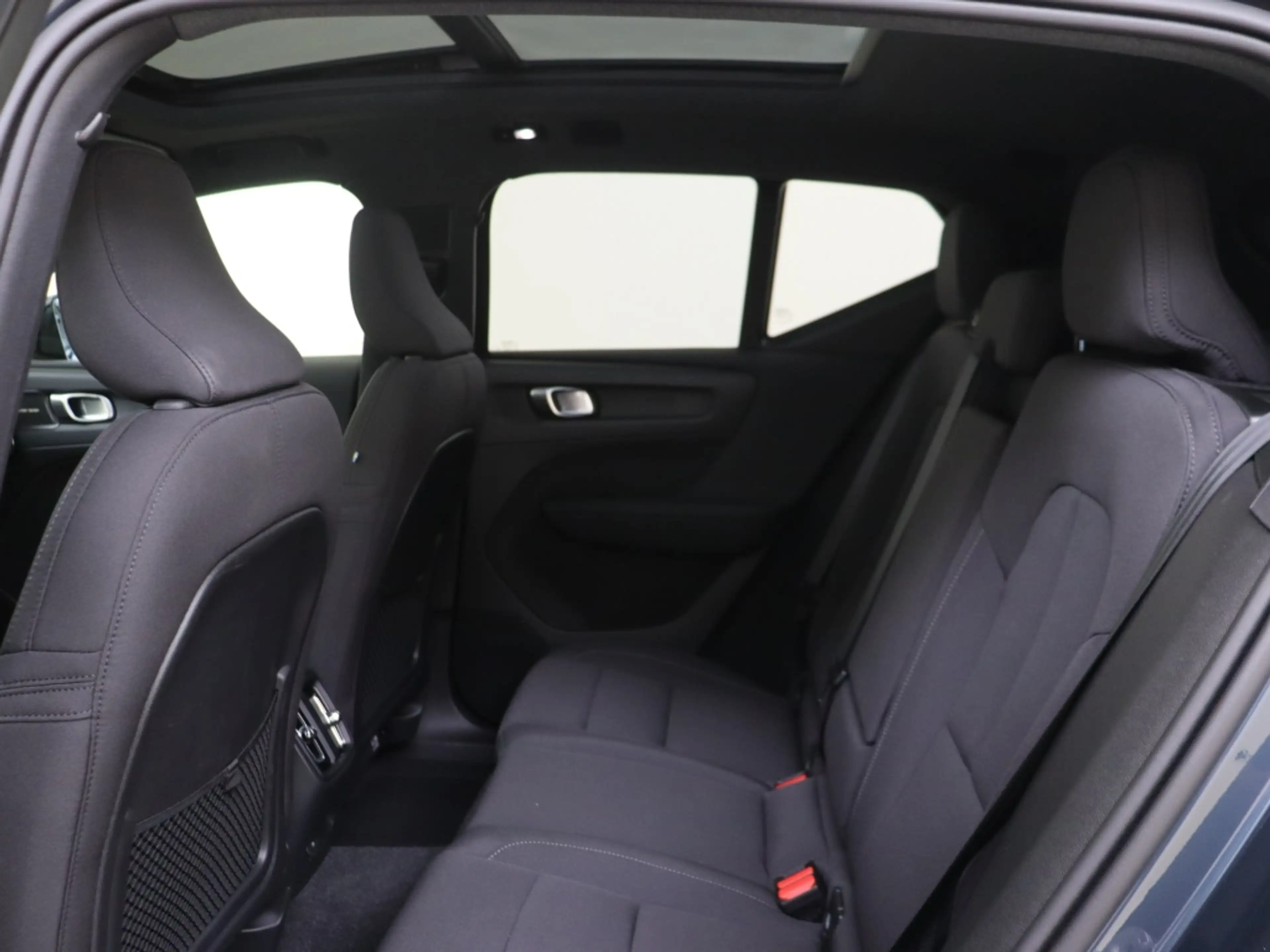 Volvo EX40 Extended Range Black Edition 82 kWh | Panoramadak — photo 9