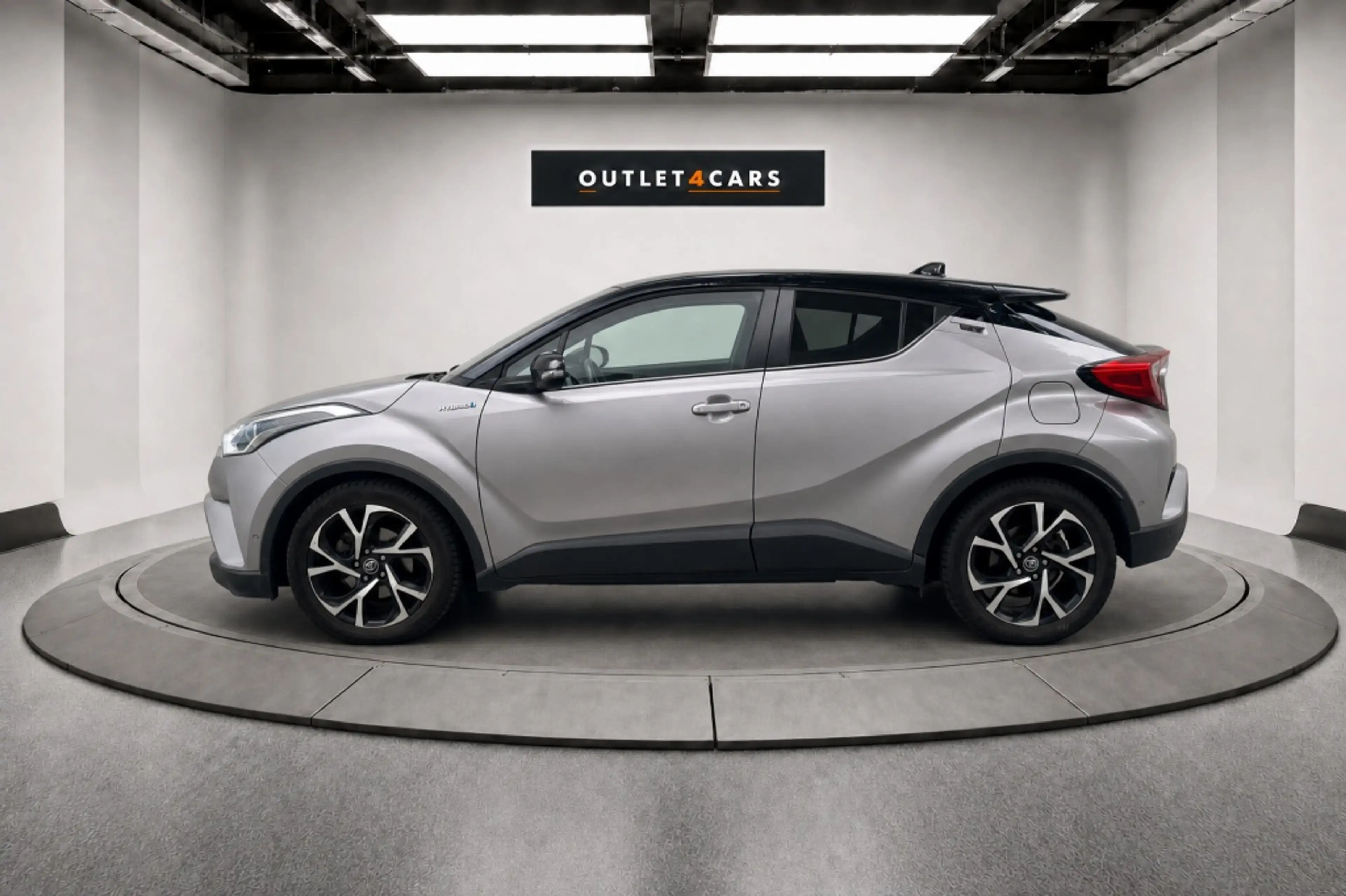 Toyota C-HR 1.8 Hybrid Dynamic — photo 2