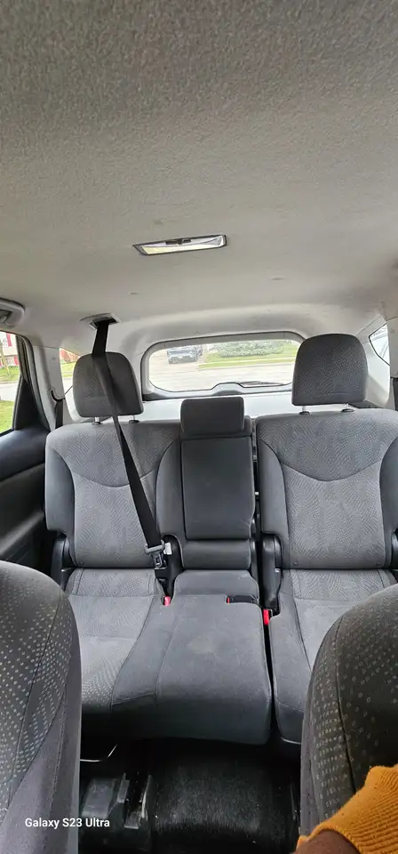 Toyota Prius v снимка Toyota Prius v
