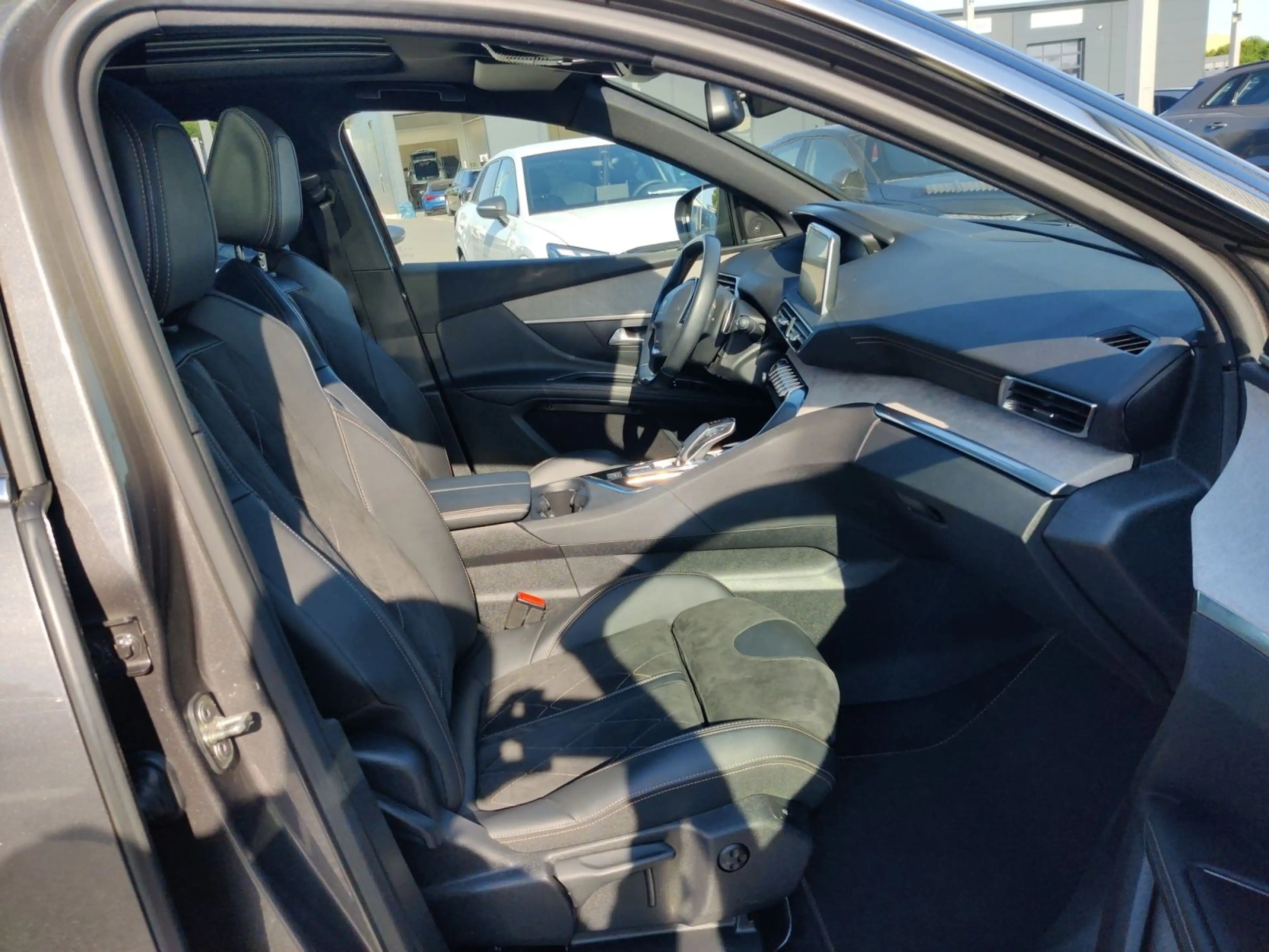 Peugeot 5008 GT 2.0 Blue HDi 180 Automatik, Panoramadach — photo 15