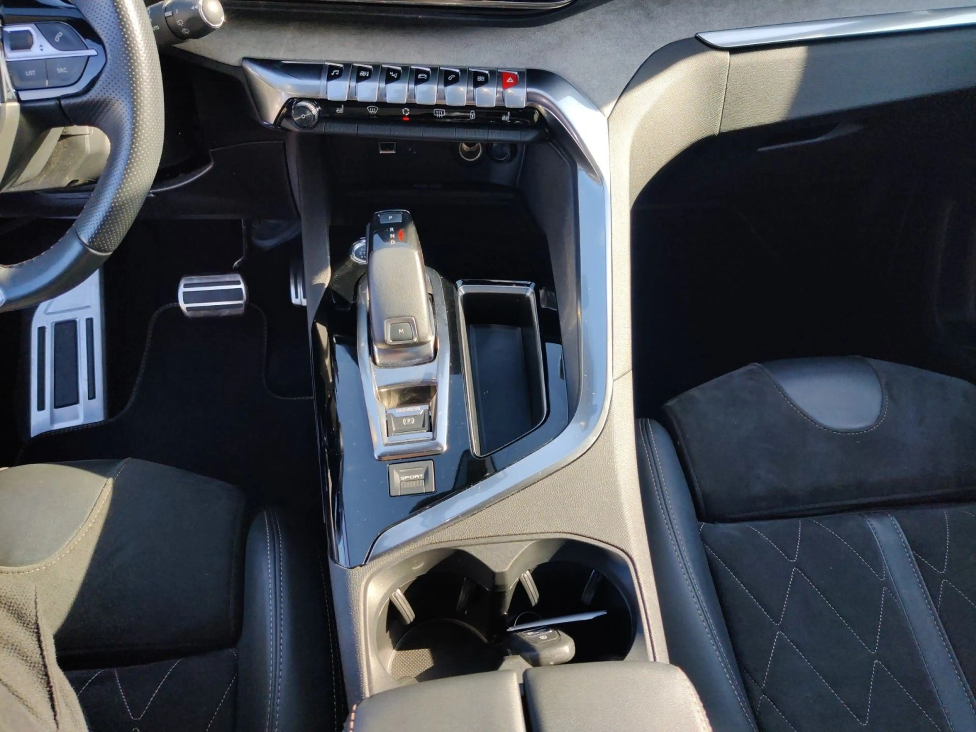 Peugeot 5008 GT 2.0 Blue HDi 180 Automatik, Panoramadach — photo 11