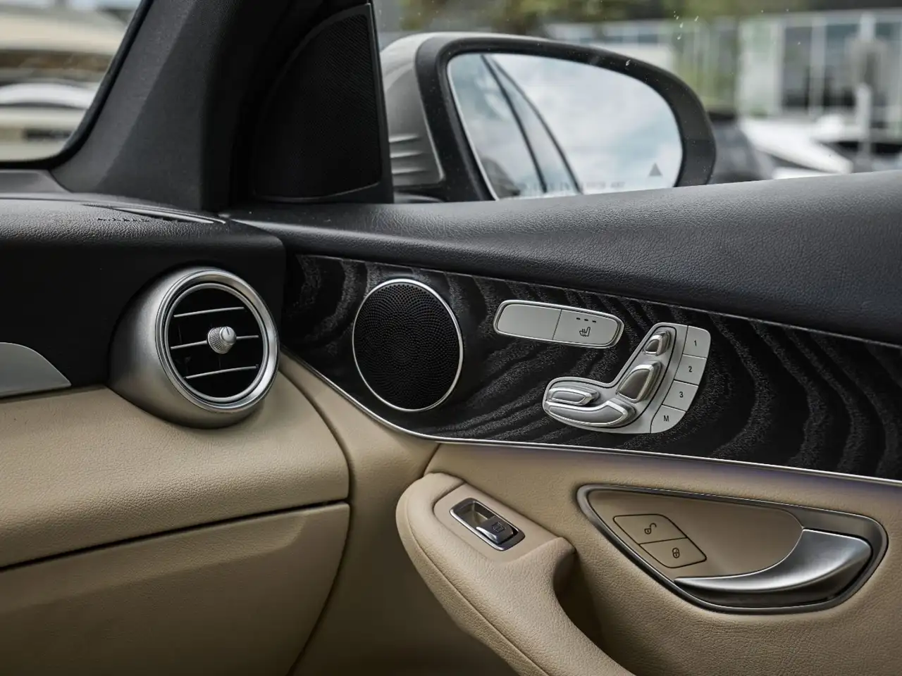 Mercedes-Benz GLC снимка Mercedes-Benz GLC