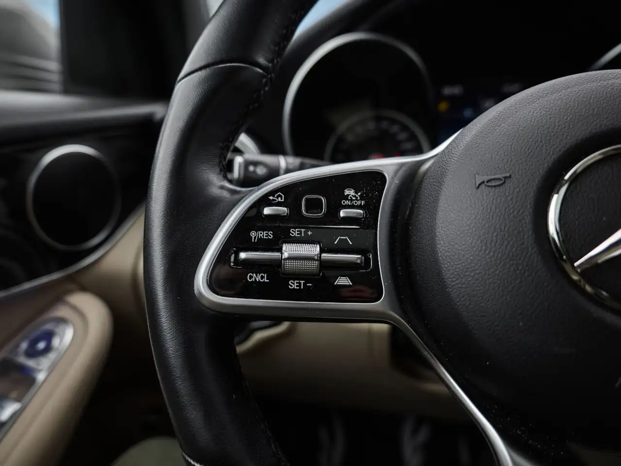 Mercedes-Benz GLC снимка Mercedes-Benz GLC