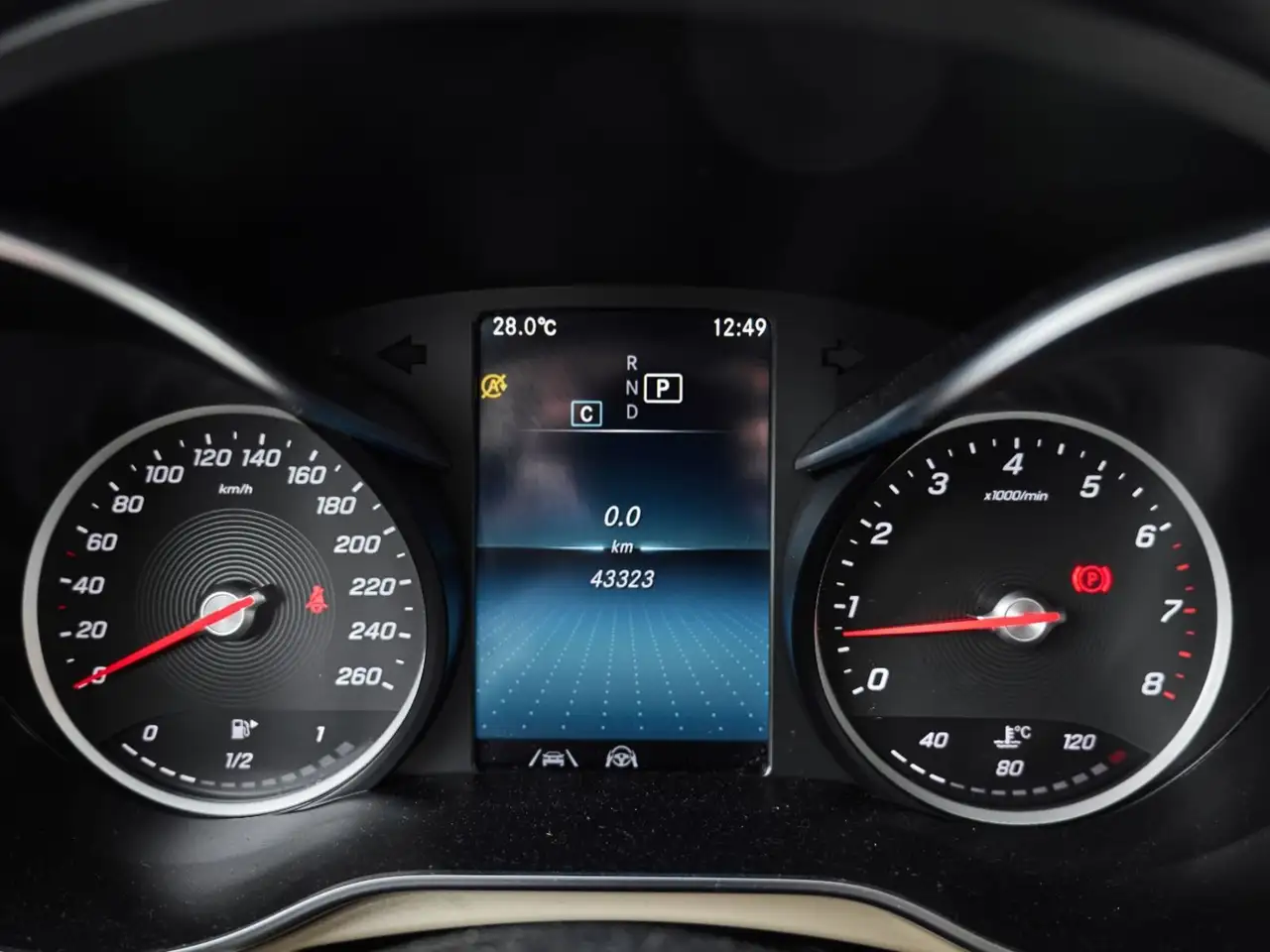 Mercedes-Benz GLC снимка Mercedes-Benz GLC