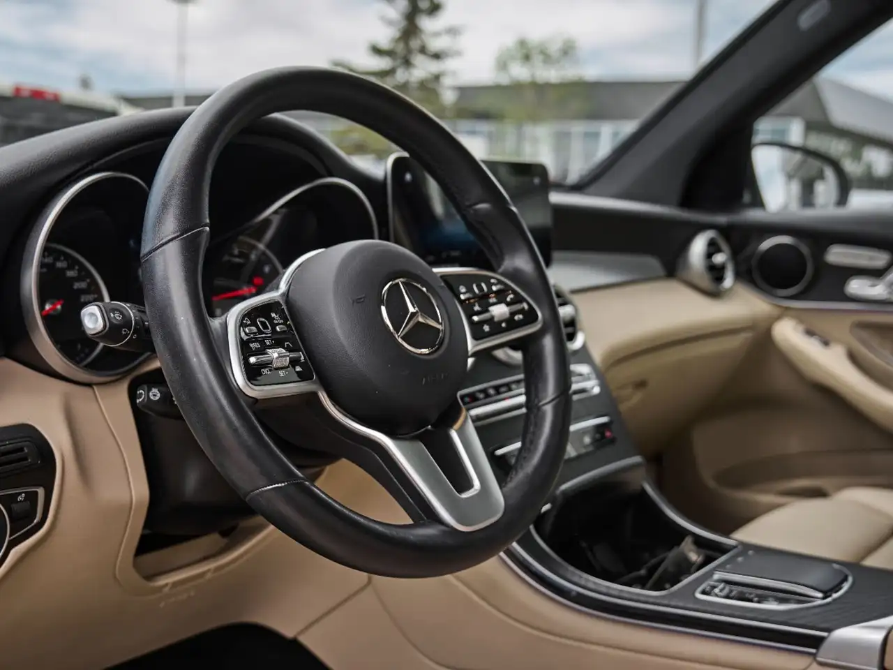 Mercedes-Benz GLC снимка Mercedes-Benz GLC