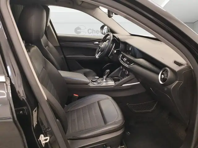 Alfa Romeo Stelvio view 14