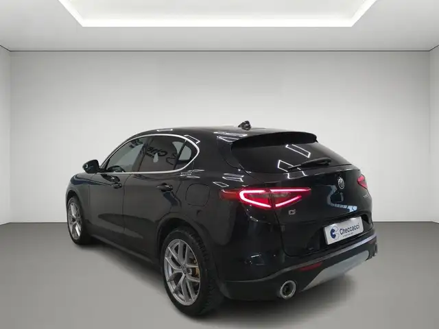 Alfa Romeo Stelvio view 7