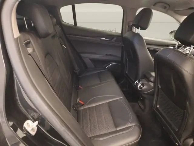 Alfa Romeo Stelvio view 13