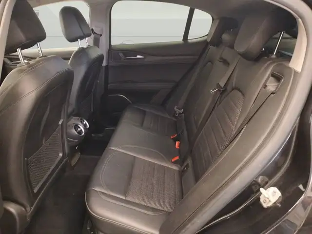 Alfa Romeo Stelvio view 9
