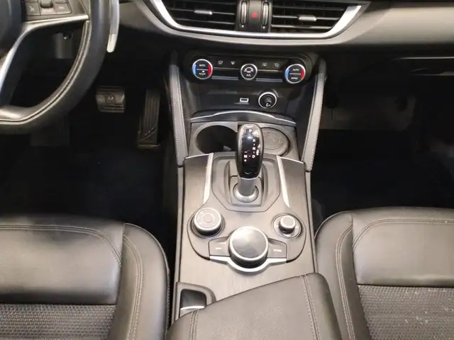 Alfa Romeo Stelvio view 12