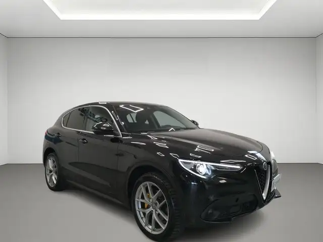 Alfa Romeo Stelvio view 4