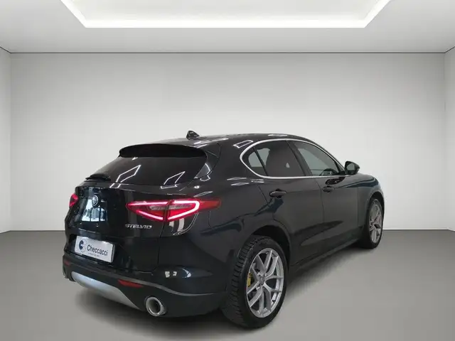 Alfa Romeo Stelvio view 5