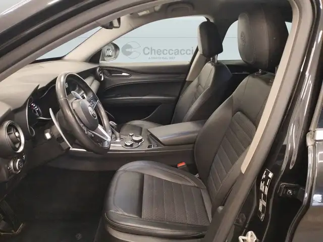 Alfa Romeo Stelvio view 8