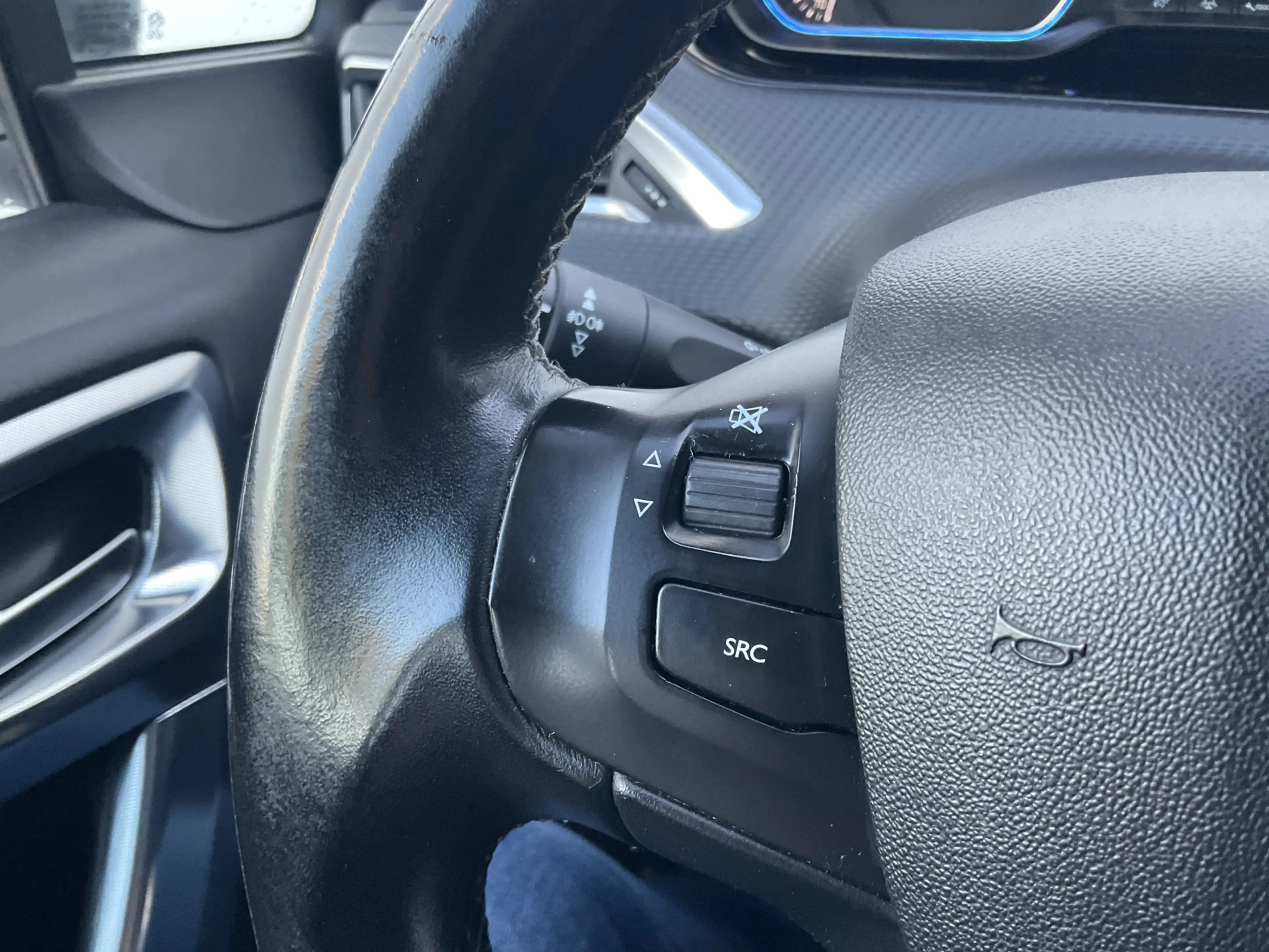 Peugeot 2008 1.2 Injectie Allure Trekhaak Carplay Camera Pano C — photo 19