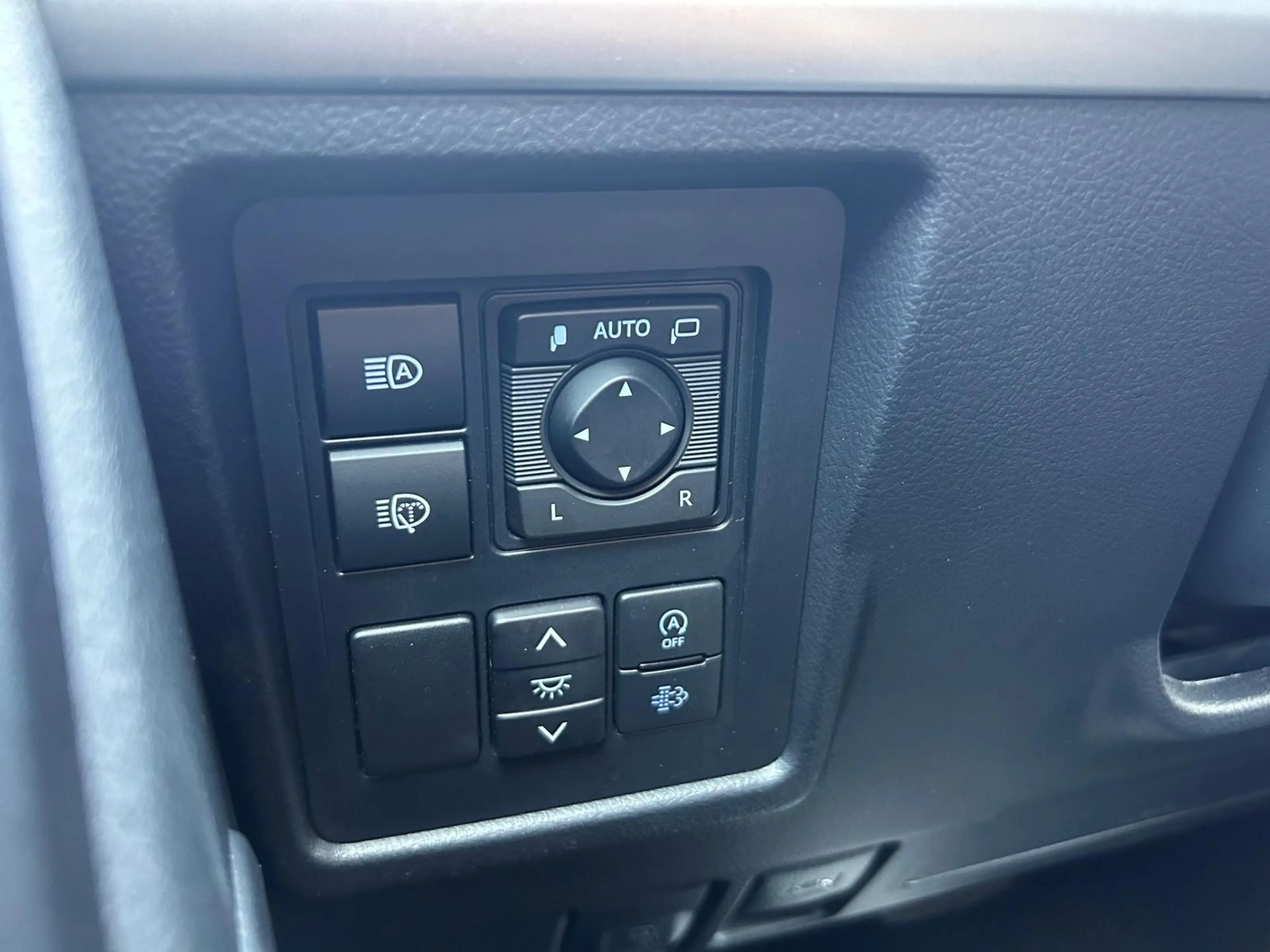 Toyota Land Cruiser 2.8 Tec AHK 360° Sitzbelüftung — photo 15