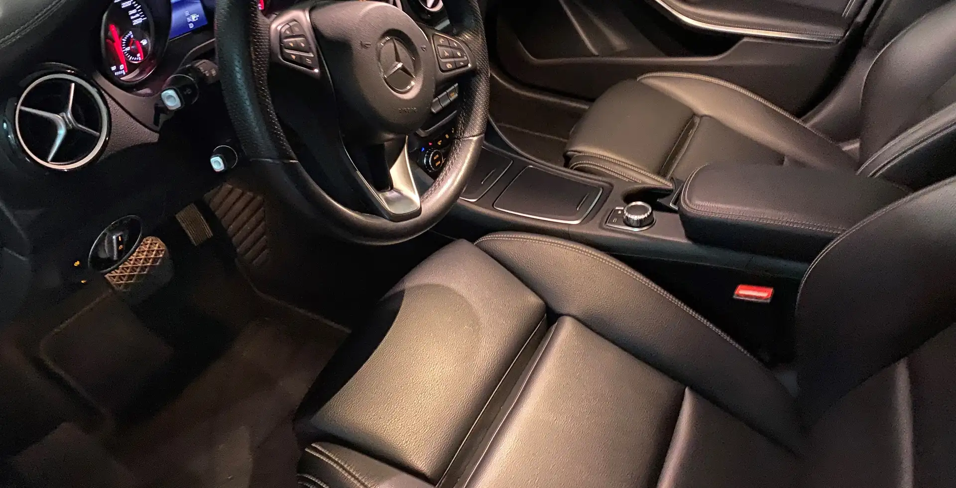 Mercedes-Benz GLA 180 GLA 180 Negro - 2