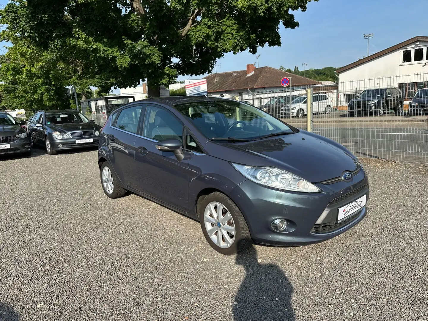 Ford Fiesta 1.6TDCi Titanium Keyless-Go Grau - 1