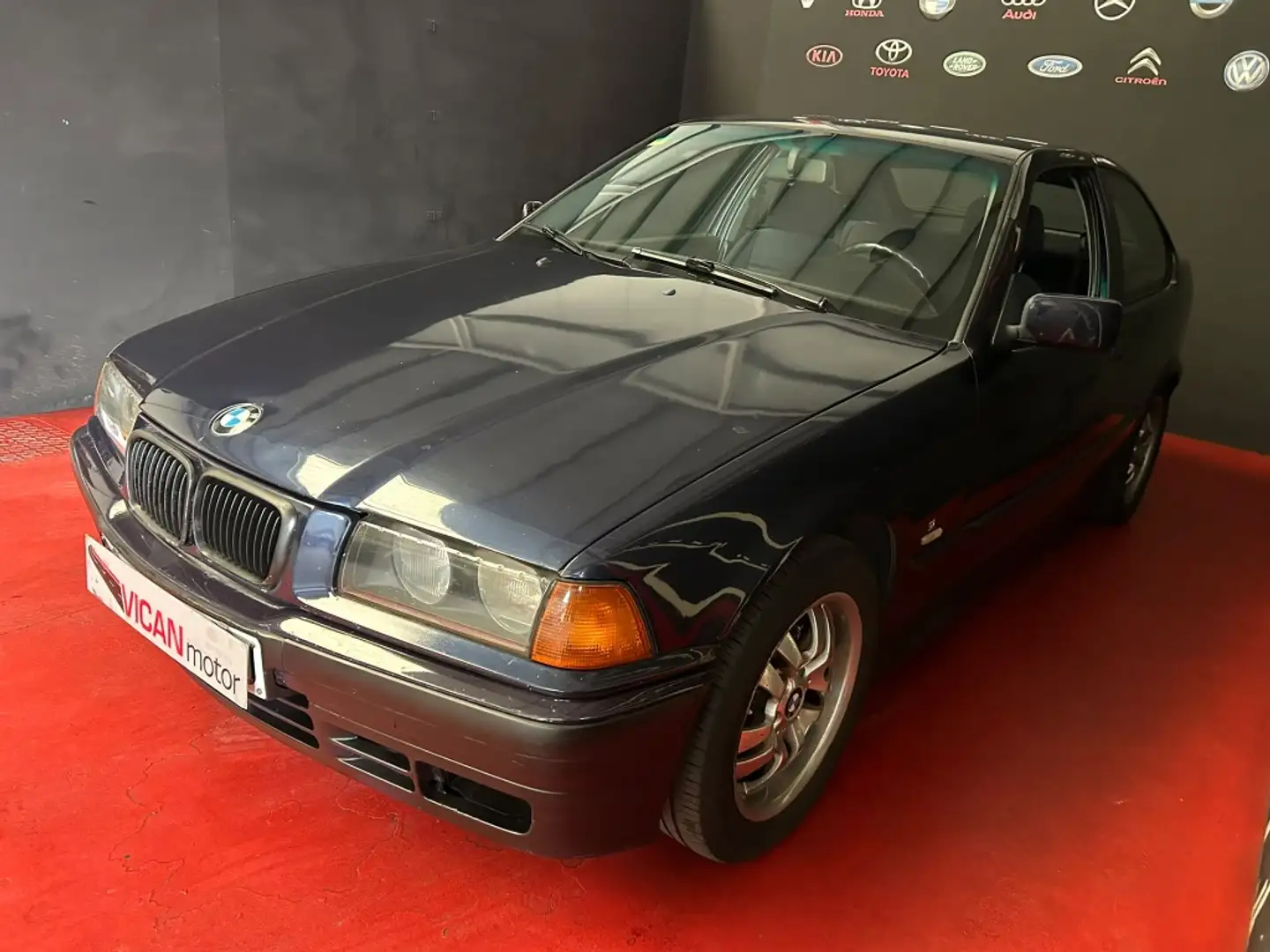 BMW 318 318tds Compact Negro - 2