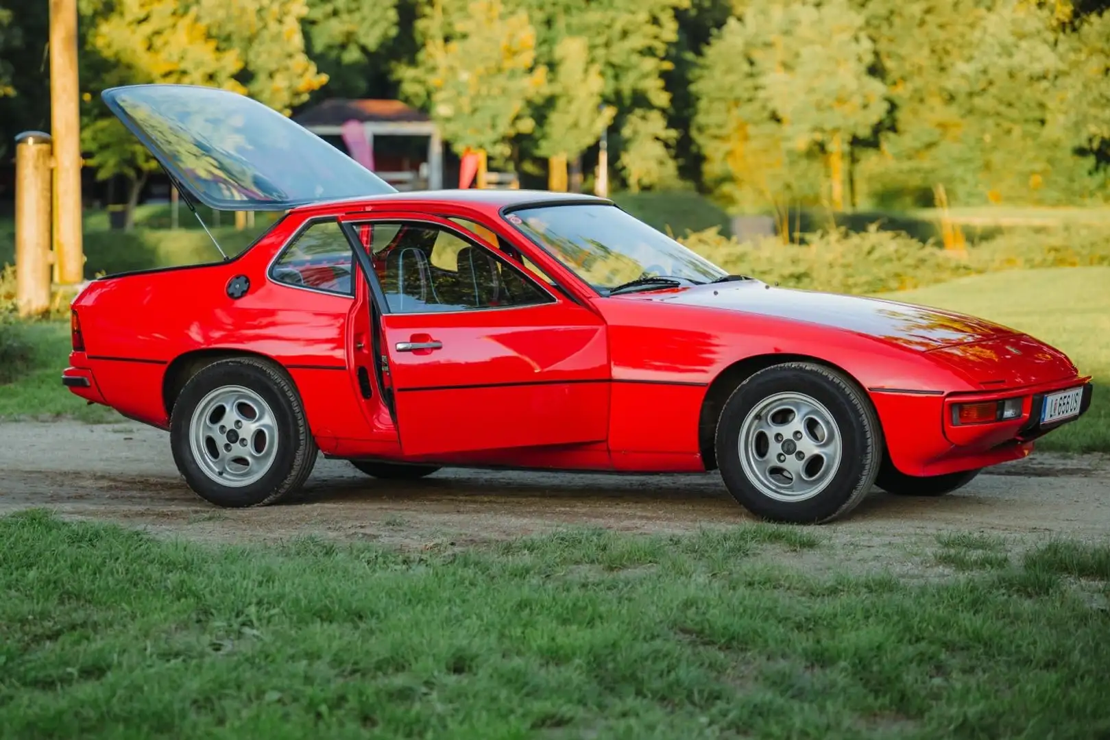 Porsche 924 Roşu - 1