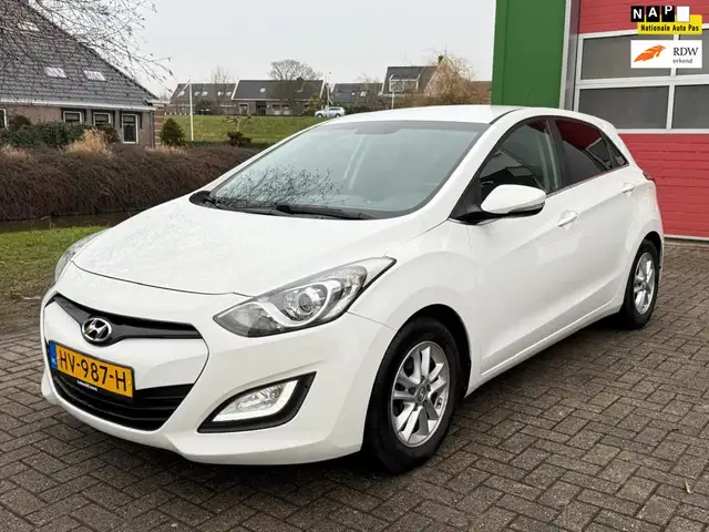 Hyundai i30 1.6 GDI i-Motion Plus Navi Camera Cruise Parkeerse