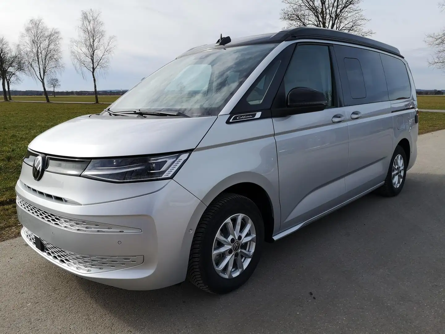 Volkswagen T7 California Beach Camper 2.0TDI DSG GV5 Komfort 110 kW (150... Silber - 1