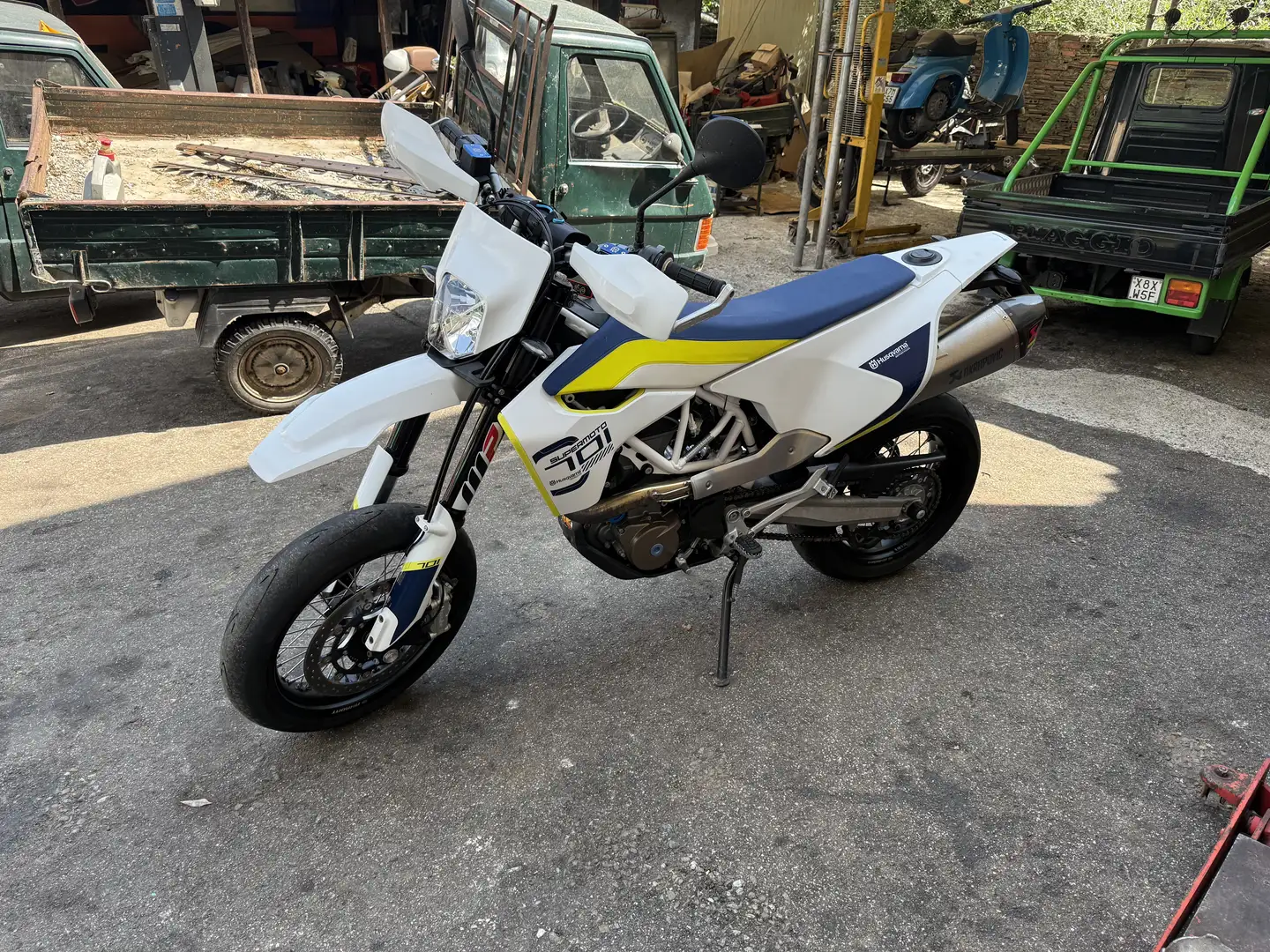 Husqvarna 701 Supermoto - 1