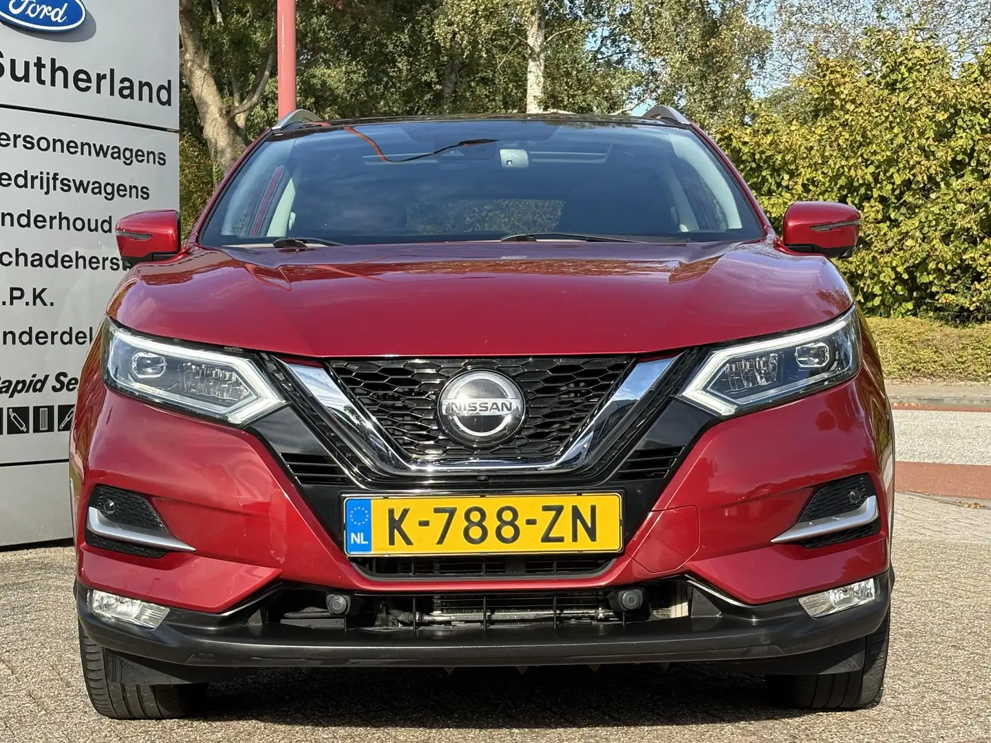 Nissan Qashqai 1.2 Tekna 116pk Automaat | Trekhaak | Panorama dak Rouge - 2