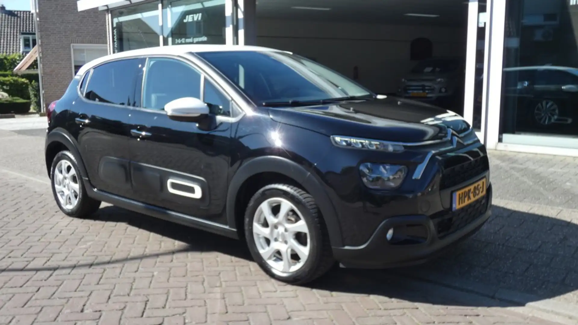 Citroen C3 1.2 Pure-Tech  Shine  112 PK    AUTOMAAT. Nero - 1