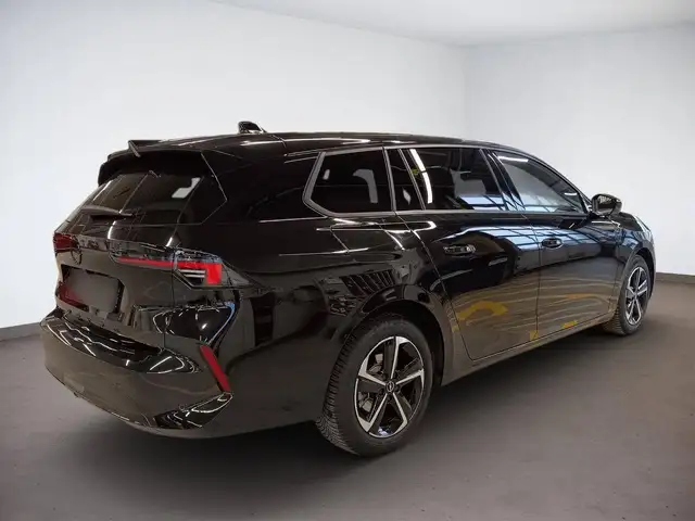 Opel Astra view 5
