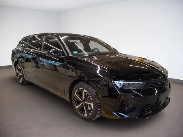 Opel Astra view 2