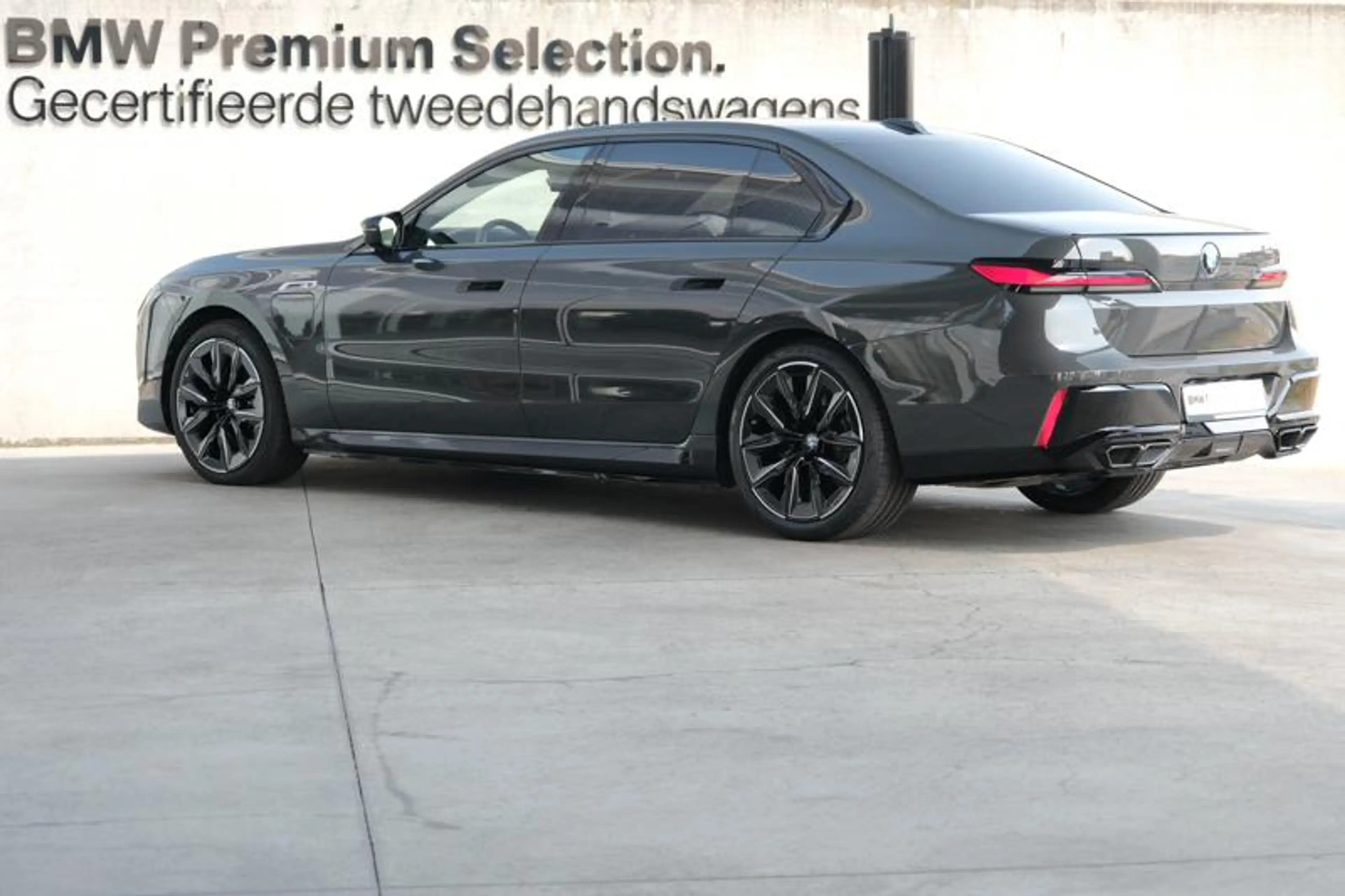 BMW 760 M SPORT PRO INDIVIDUAL | EXECUTIVE LOUNGE | — photo 5