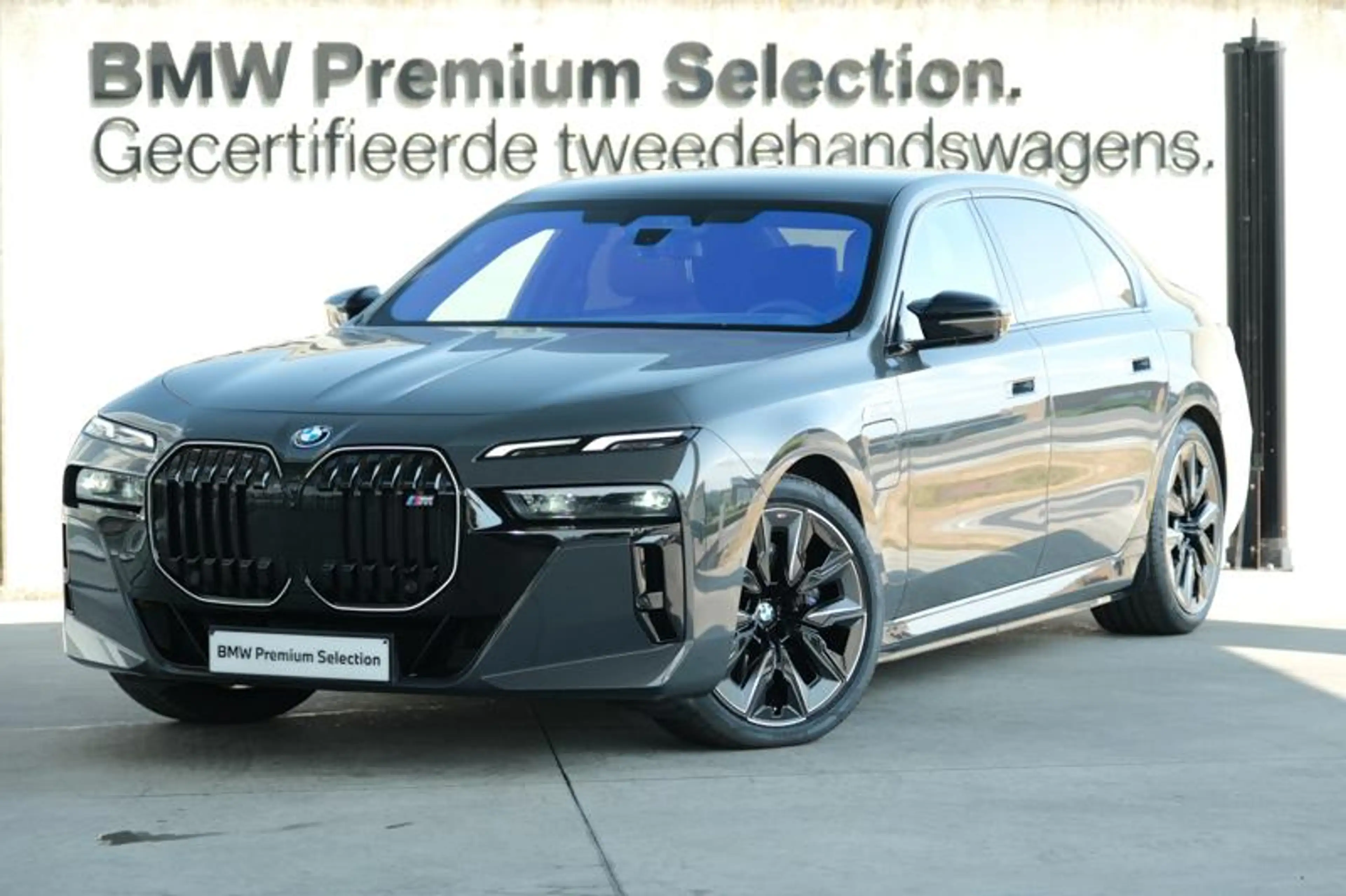 BMW 760 M SPORT PRO INDIVIDUAL | EXECUTIVE LOUNGE |