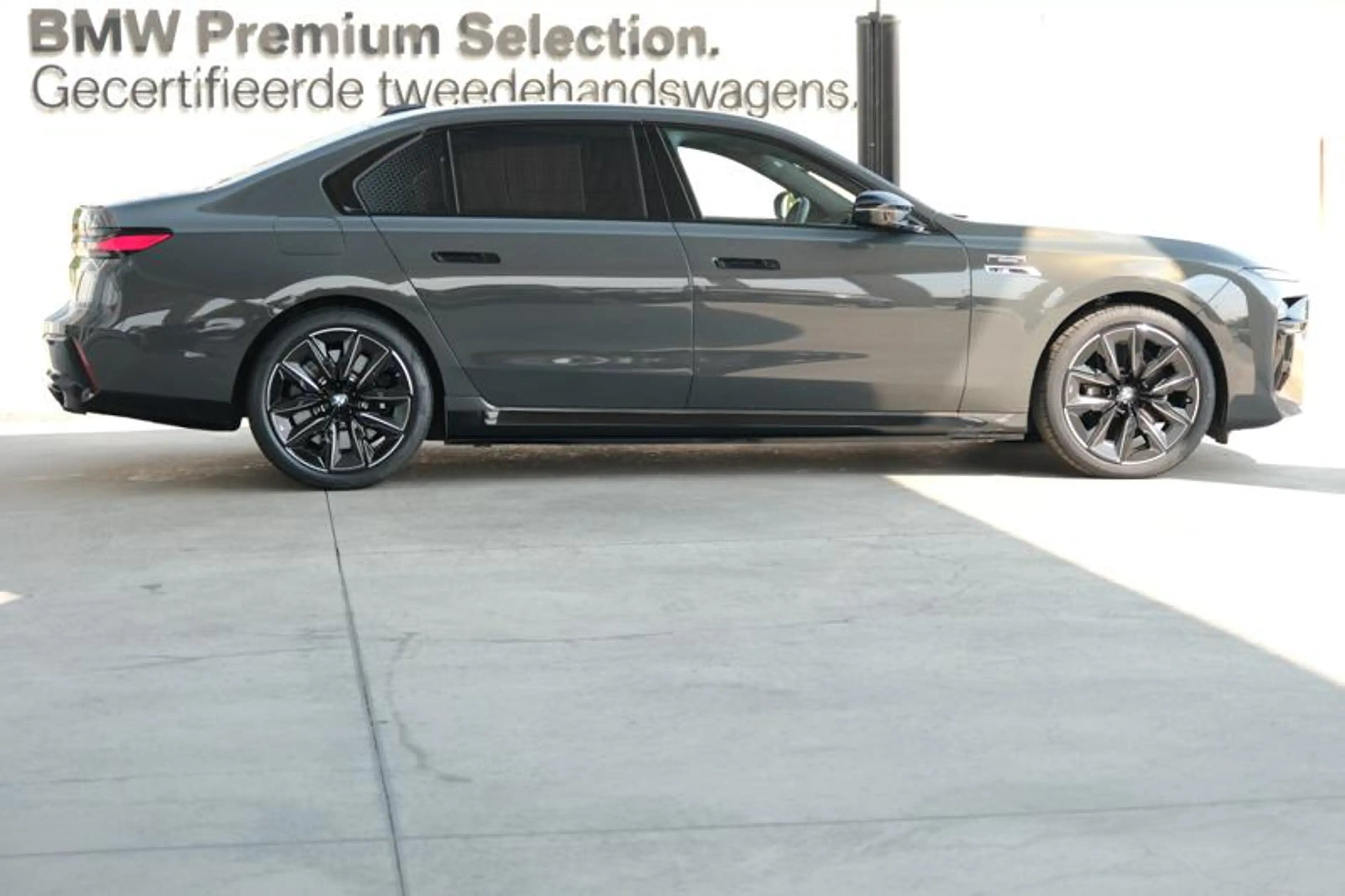 BMW 760 M SPORT PRO INDIVIDUAL | EXECUTIVE LOUNGE | — photo 3