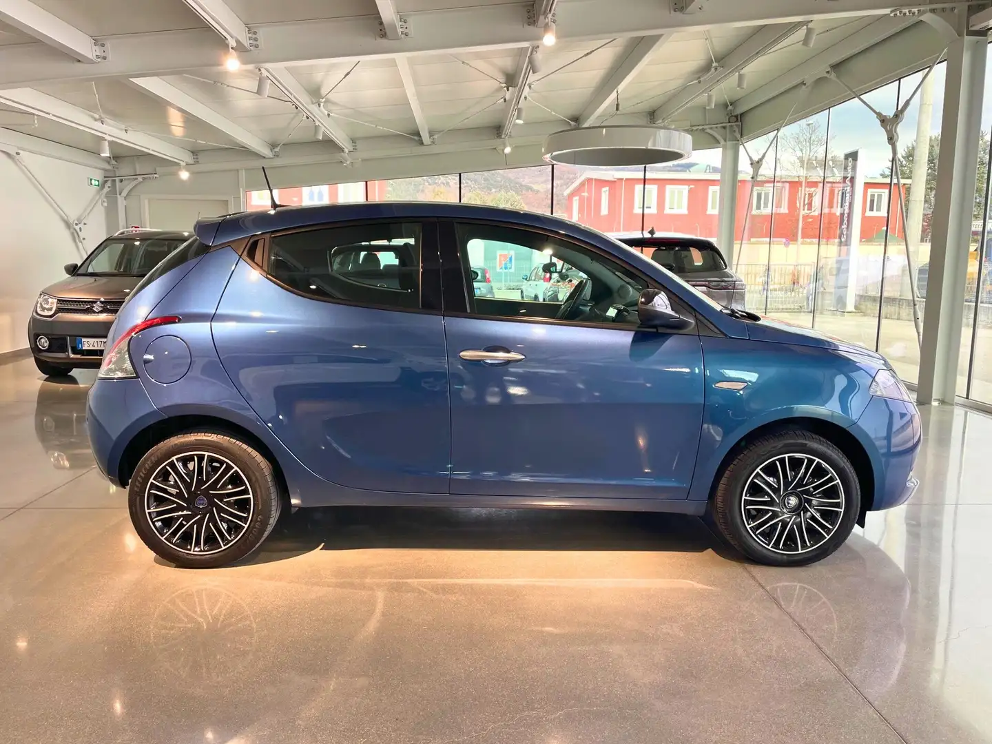 Lancia Ypsilon 1.0 firefly hybrid Gold Blu/Azzurro - 2